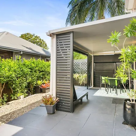 Modern 1-bed Retreat With Patio & Shed Access *