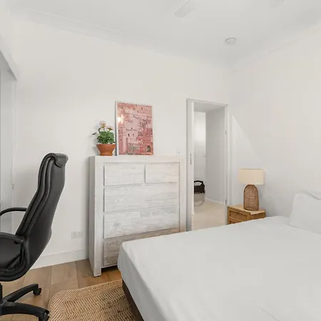 Spacious 2-bed With Private Rooftop & Bbq Access Apartment *