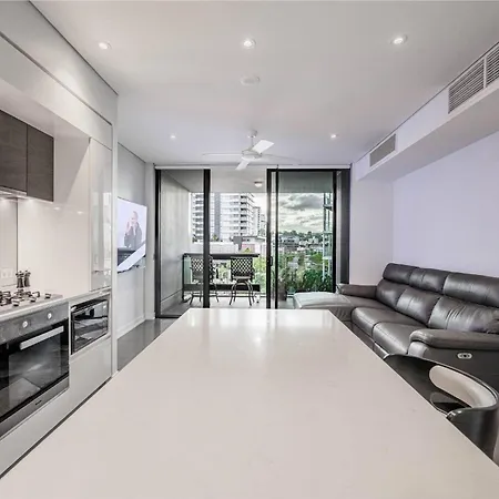 Apartment Noir 1bed In Hamilton - River View With Carpark