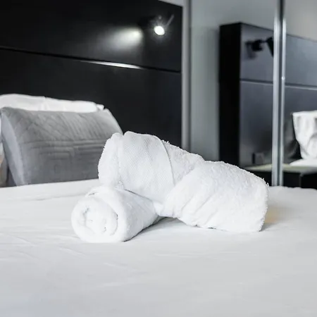 Noir 1bed In Hamilton - River View With Carpark Apartment *