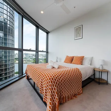 Apartment Stylish 2b1b In Qw Brand New & Step To Casino