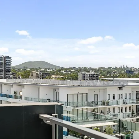 Duncan Street West End Apartment