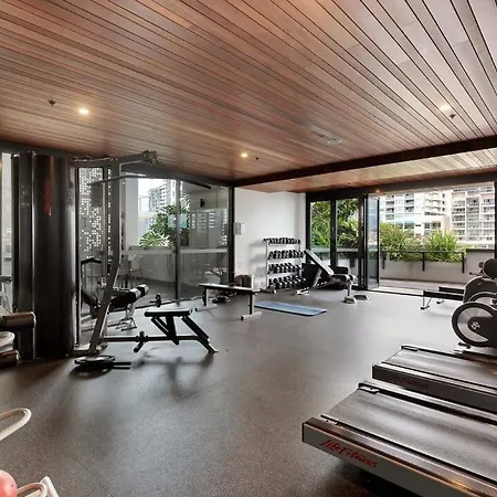 Apartment Modern 2br With River View & Free Parking! *