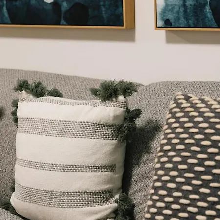 Modern Luxe Urban Comfort In Heart *