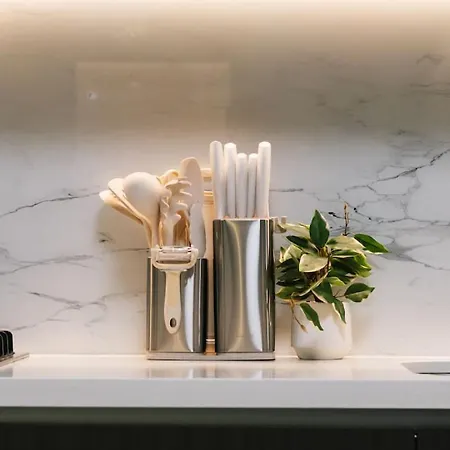 Modern Luxe Urban Comfort In Heart Brisbane