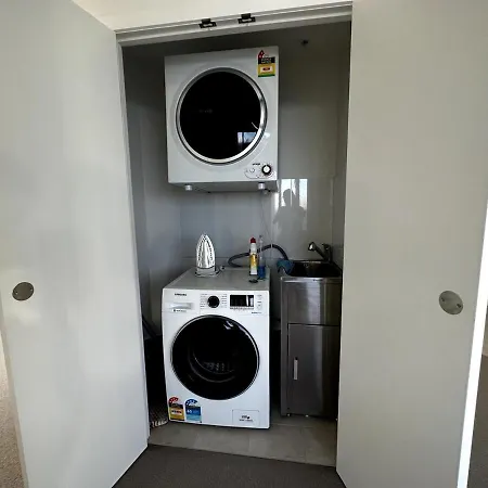 Four Bedroom In Cbd Apartment *