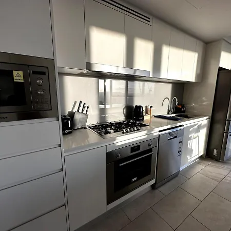 Four Bedroom In Cbd Apartment