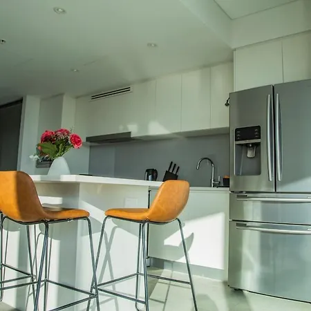 Four Bedroom In Cbd Apartment *