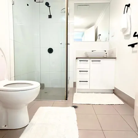 Apartment Oasis - Free Parking Gym Pool - Sleep 6