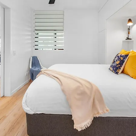 Spacious 2-bed Unit With Balcony Next To The Gabba