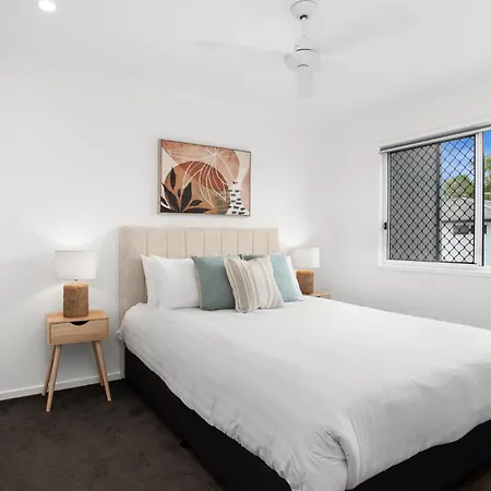 Comfortable 3-bed Retreat Close Parks Holiday home Brisbane