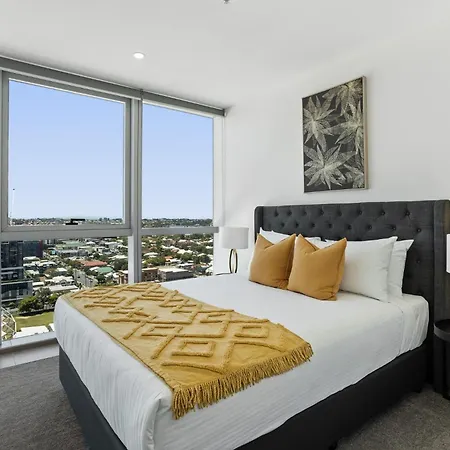 Executive 2-bed With Stadium View, Great Amenities *