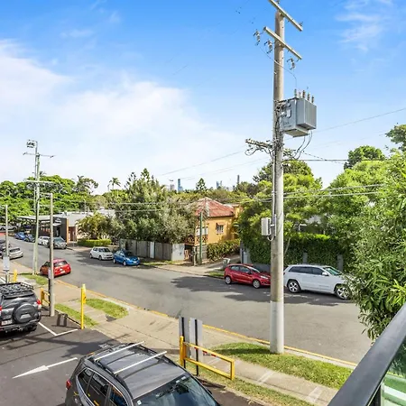Spacious And Superb 3-bed Brisbane