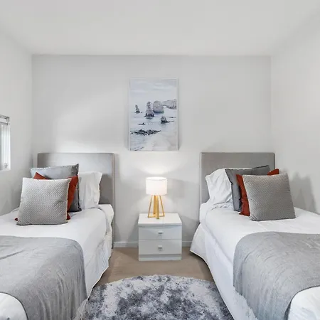 Spacious And Superb 3-bed Apartment Brisbane