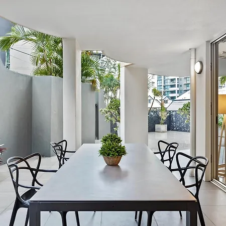 Comfy 2-bed With Pool And Secure Parking Apartment