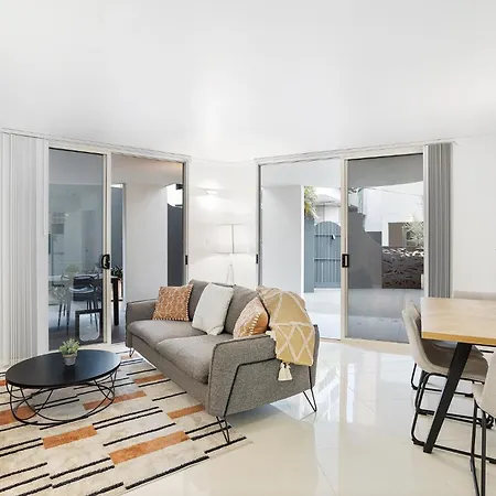 Comfy 2-bed With Pool And Secure Parking Apartment Brisbane
