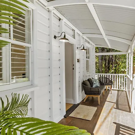 Tranquil 2-bed Family With Deck Among Trees Brisbane