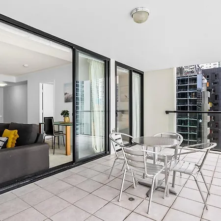 Apartment 1-bed Centre With Pool, Bbq & Gym *