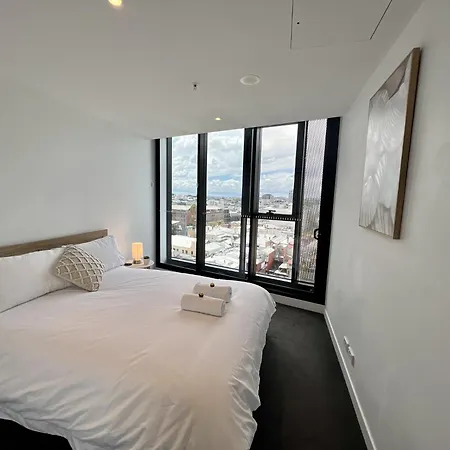 Stylish 1-bed With Pool, Gym & Free Parking Apartment *