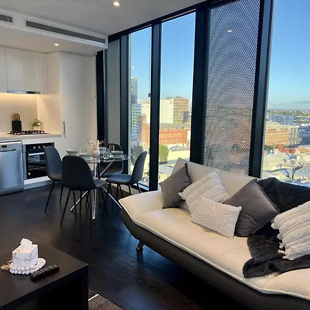 Stylish 1-bed With Pool, Gym & Free Parking Apartment *