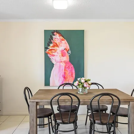Apartment Albion Convenient Hideaway With Parking & Balcony