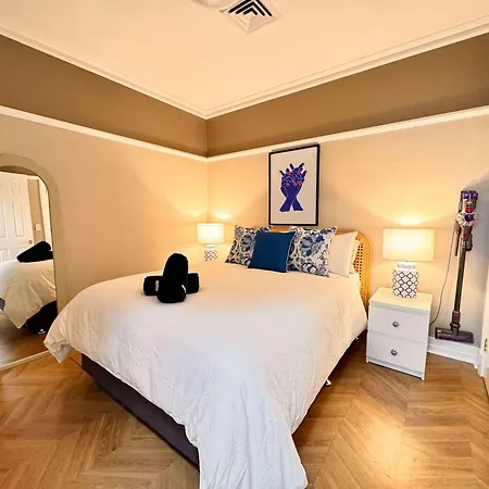 Convenience And Comfort 1br Walk To Queen St Mall *