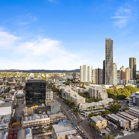 Chic 1-bed With Parking, Infinity Pool And Gym Brisbane