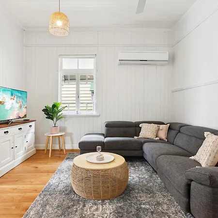 Tranquil 3-bed Family With Spacious Backyard