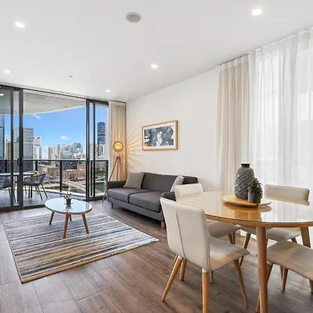 Chic 2-bed With Rooftop Overlooking The Brisbane