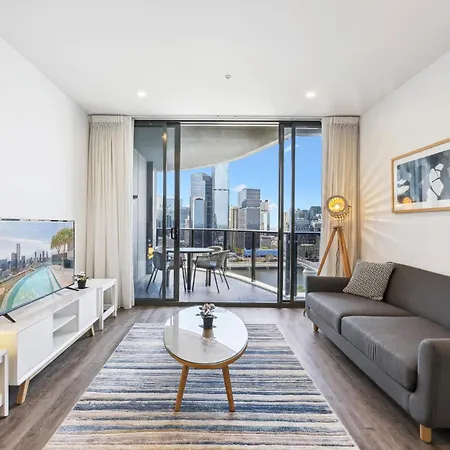 Chic 2-bed With Rooftop Overlooking The