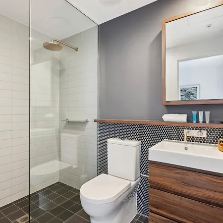 Chic 2-bed With Rooftop Overlooking The Apartment *