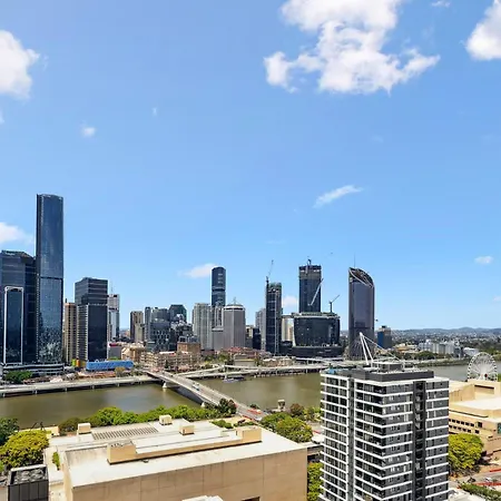 Chic 2-bed With Rooftop Overlooking The Apartment