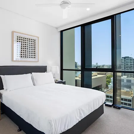 Apartment Riverside 2-bed By Brisbane's Landmarks With Pool