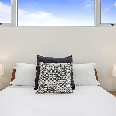 High-floor 2-bed Cbd Unit With Views & Amenities * Brisbane