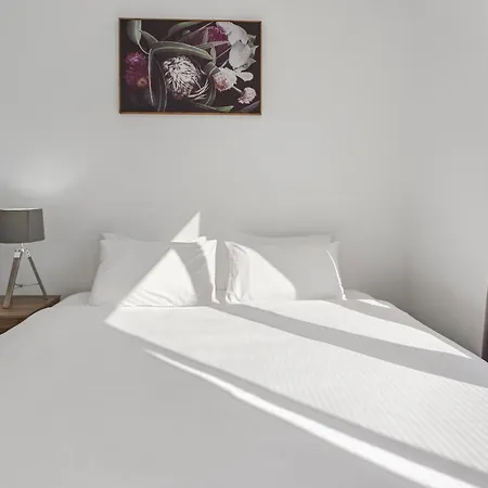 River-view Unit With Rooftop Pool Near Museums *