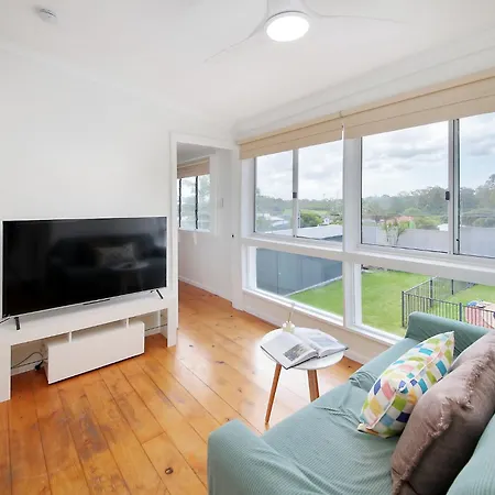 Wynnum Coastal Villa *