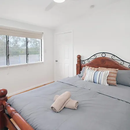 Wynnum Coastal Villa *