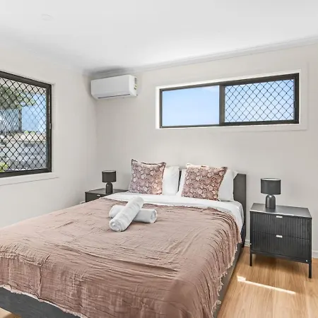 Modern Family Escape In Rochedale Pool And Comfort Holiday home *