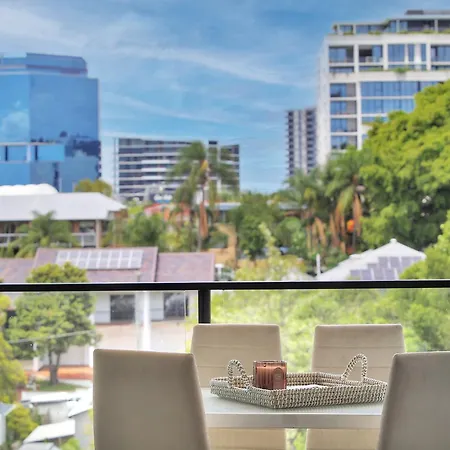 Toowong Cozy 2b2b Retreat With Balcony And Parking Apartment