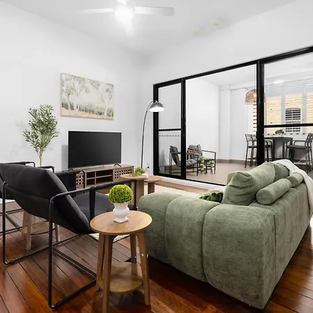 Apartment Spacious 3br Heritage With Pool, Parking