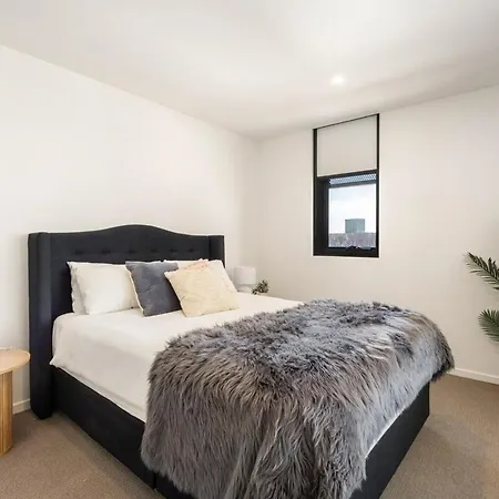 Lux1br Near Stadium, Parking & Balcony *