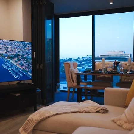 Skyline Serenity,sunset Views, Pool, Spa, & Prime Location Brisbane