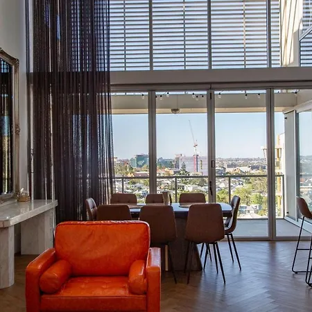 Luxury Penthouse In Cbd 4 Bed - 4 Bath Apartment *