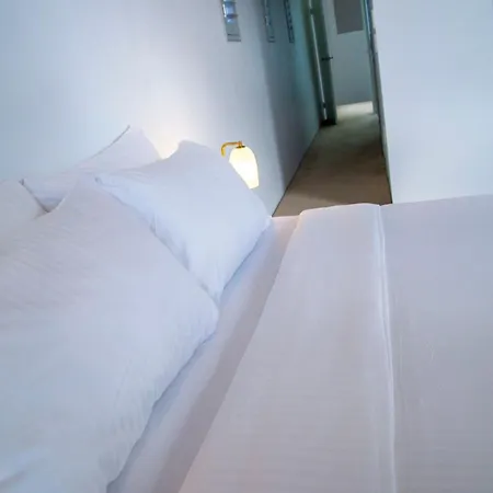 Apartment Luxury Penthouse In Cbd 4 Bed - 4 Bath *