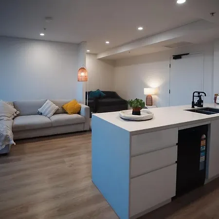 Skyline Serenity,sunset Views, Pool, Spa, & Prime Location Apartment *
