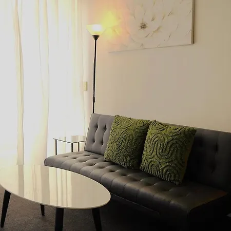 Inner-city 1br Near Showgrounds Apartment