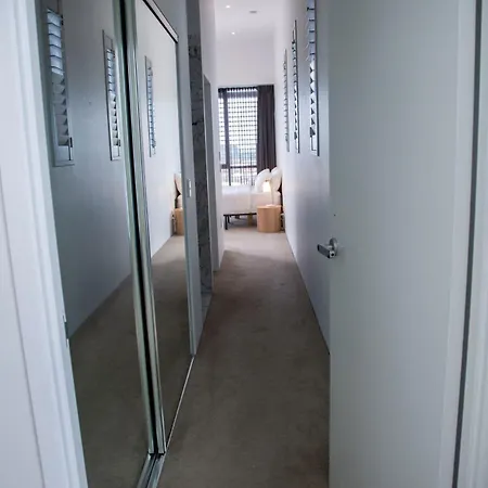 Luxury Penthouse In Cbd 4 Bed - 4 Bath * Brisbane