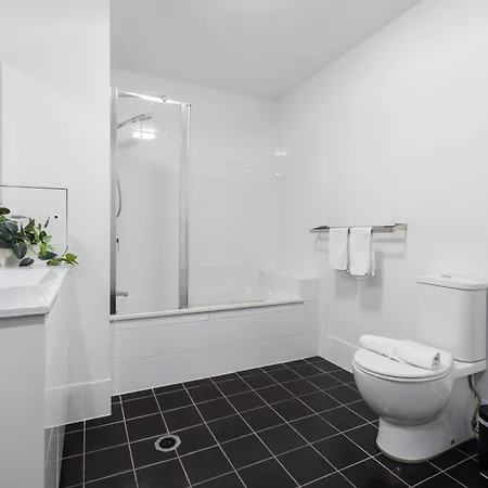 Apartment Spacious 3br Heritage With Pool, Parking