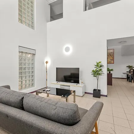 Mcwhirters Apartment *