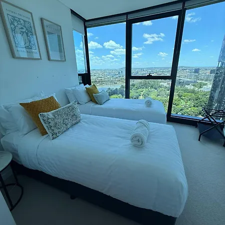 Apartment A Gallery In The Sky! Balcony, Pool And Parking At Skytower Level 33 Views In Brisbane! Brisbane